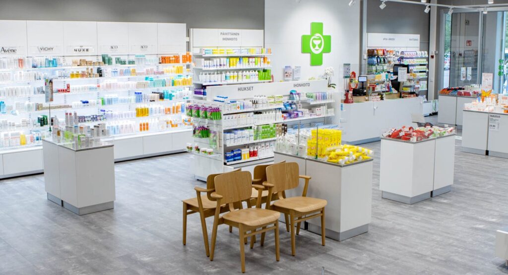 Kuva Vantaalaisen apteekin laajasta valikoimasta.